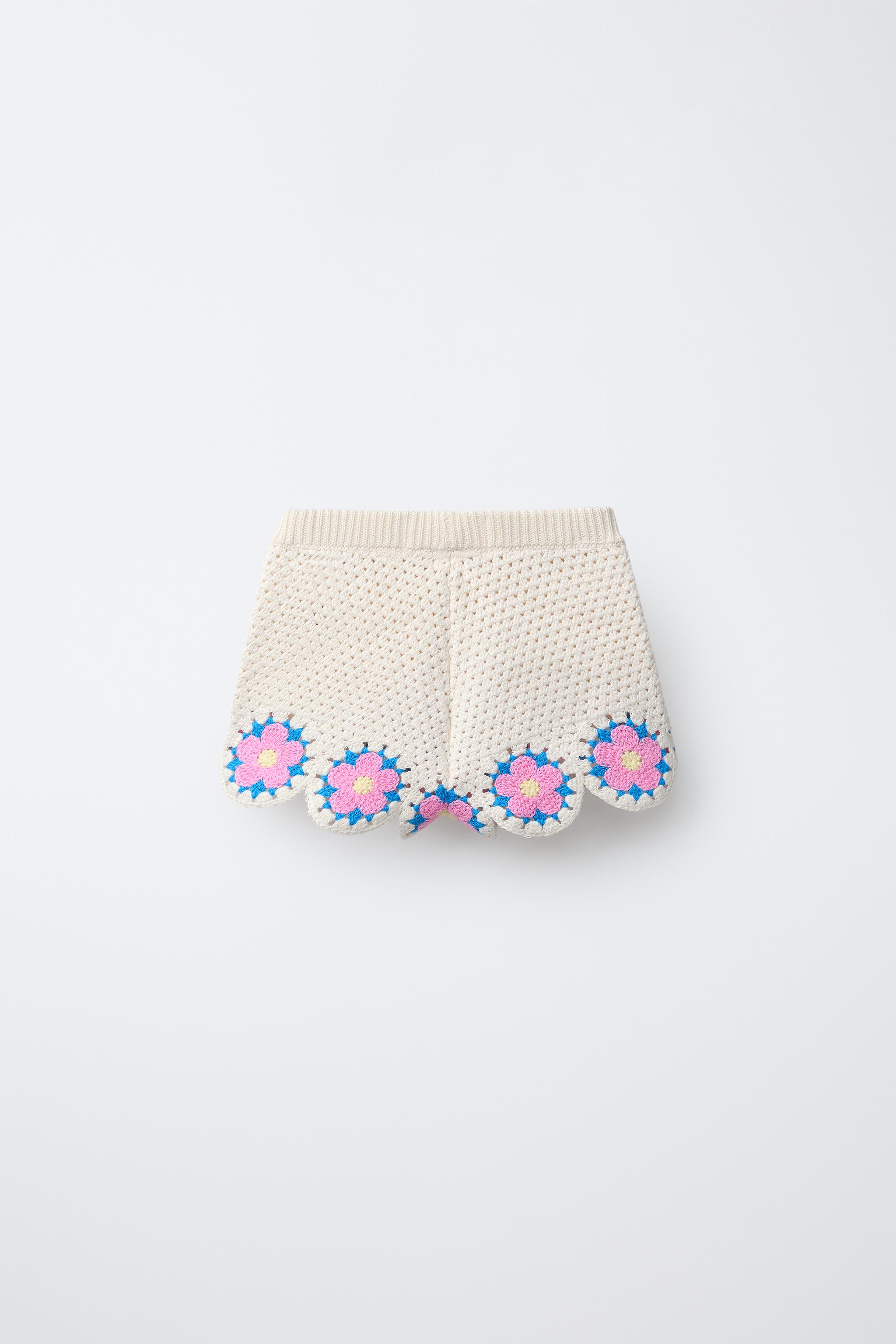 CROCHET KNIT SHORTS WITH FLOWERS